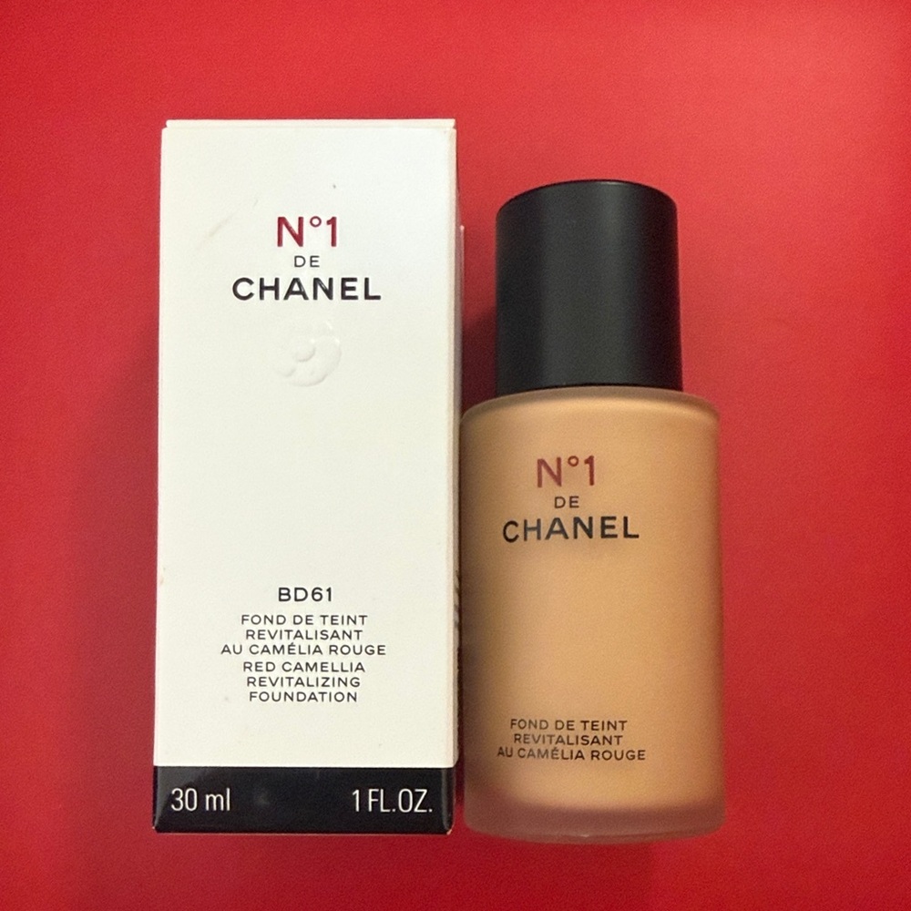 CHANEL N°1 Red Camellia Revitalizing Foundation BD61 Luminous Hydrating 30ml